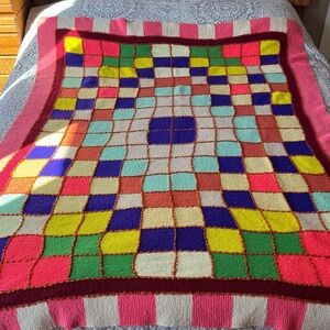 Colorful Geometric Knit Throw Blanket - Multicolor Pink Accent